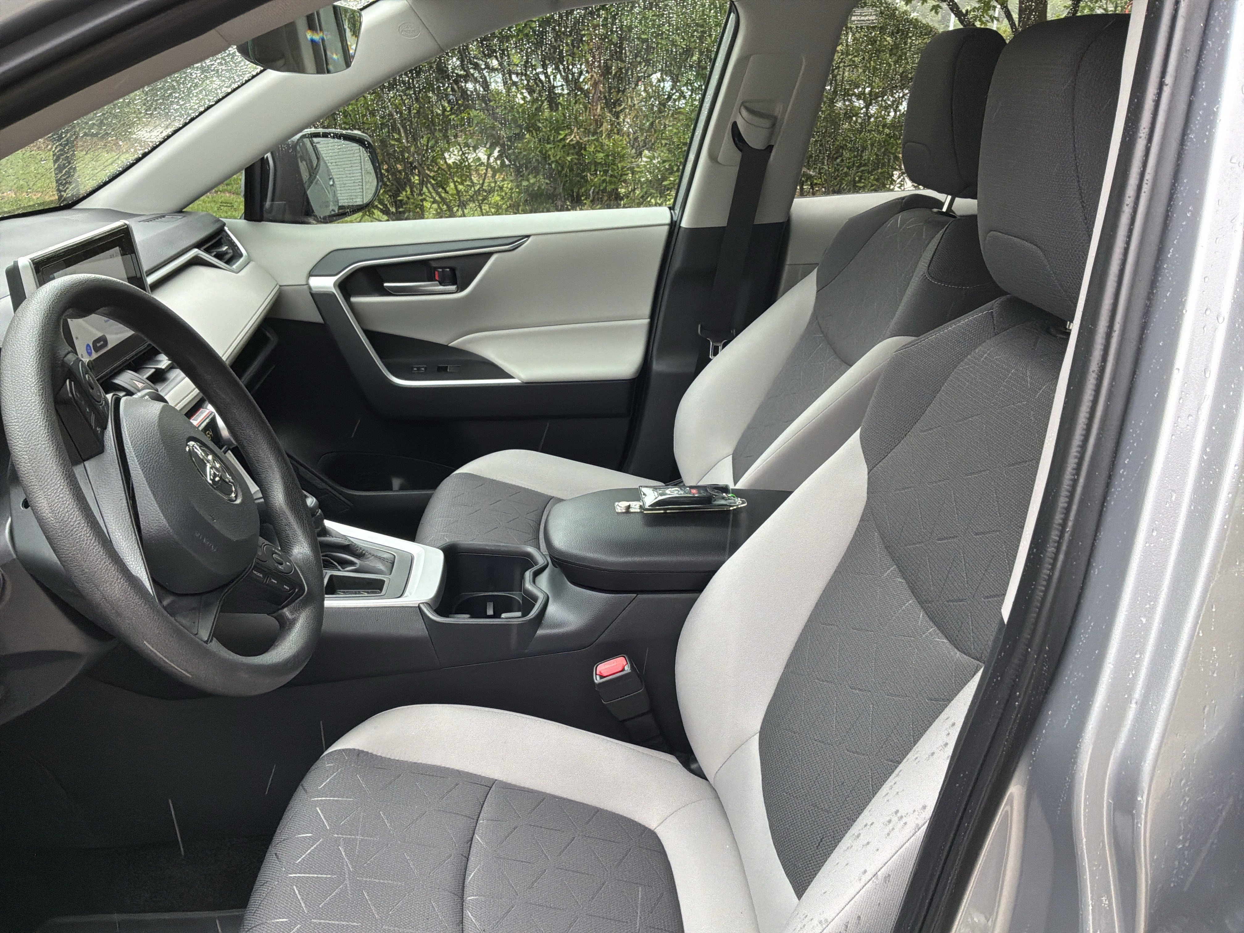 Used 2025 Toyota RAV4 XLE w/ Convenience Package FWD image 16