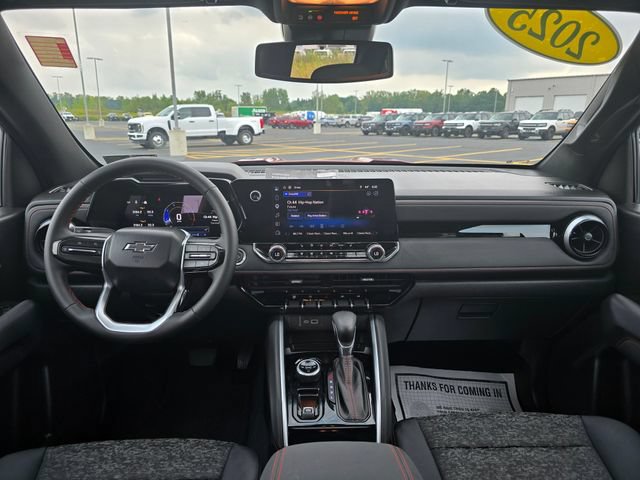 Used 2025 Chevrolet Colorado Z71 w/ Midnight Edition AWD/4WD image 17