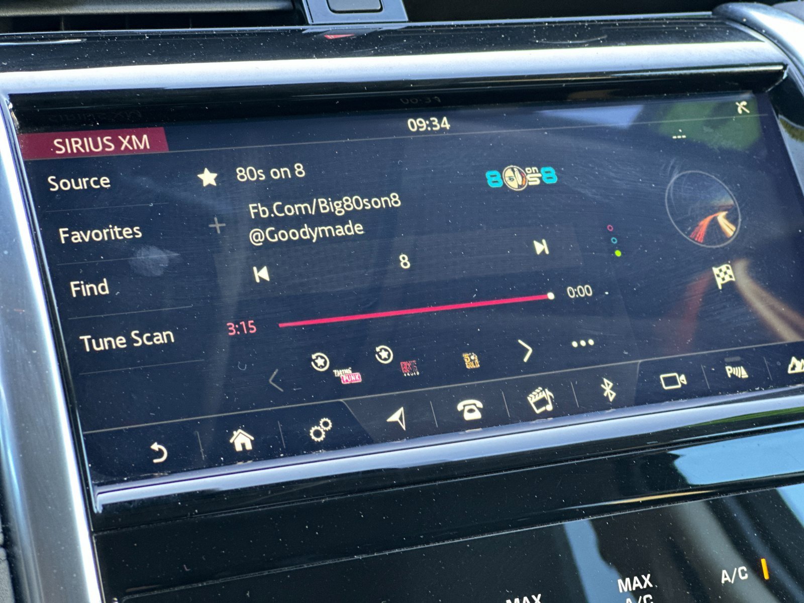 Used 2020 Land Rover Discovery Sport S image 18