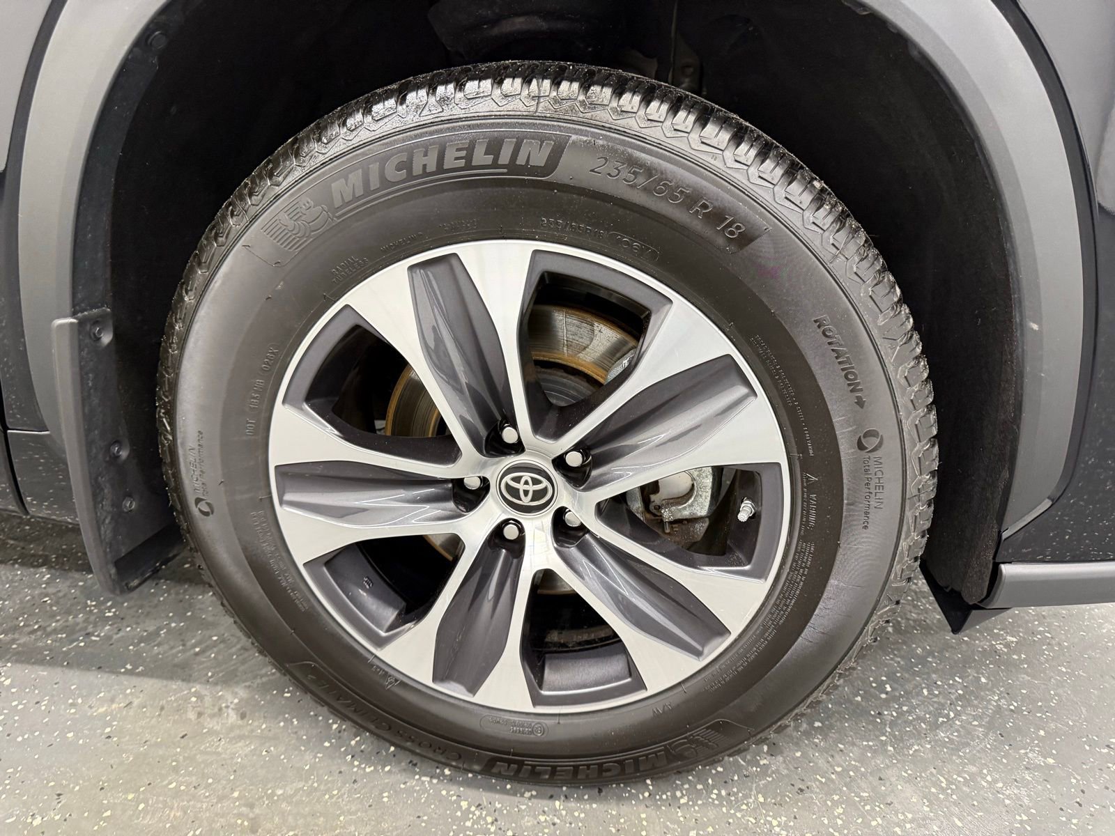 Used 2023 Toyota Highlander XLE image 21