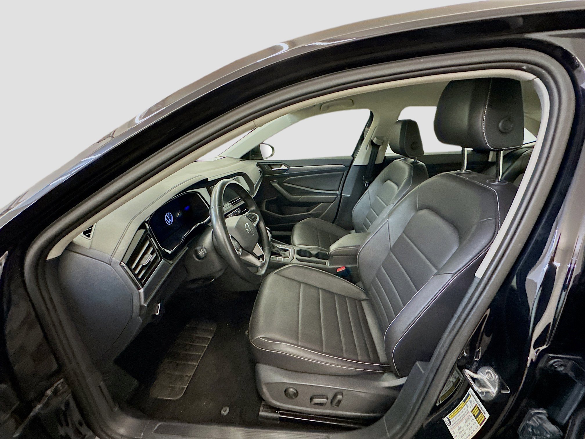 Used 2024 Volkswagen Jetta SE image 13