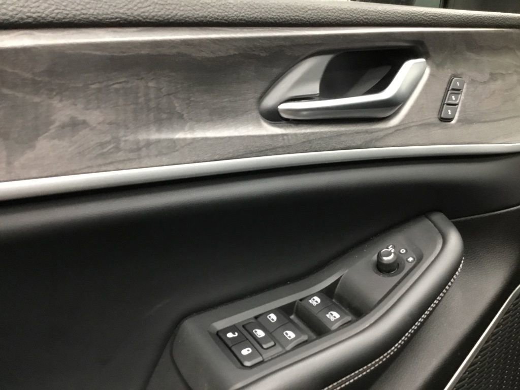 Used 2022 Jeep Grand Cherokee L Limited w/ Luxury Tech Group II AWD/4WD image 8