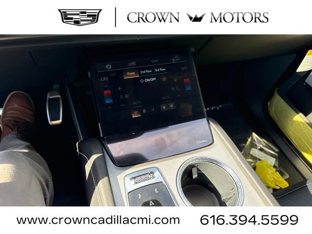 New 2027 Cadillac Vistiq Sport w/ LPO, Floor Liner Package AWD/4WD image 27