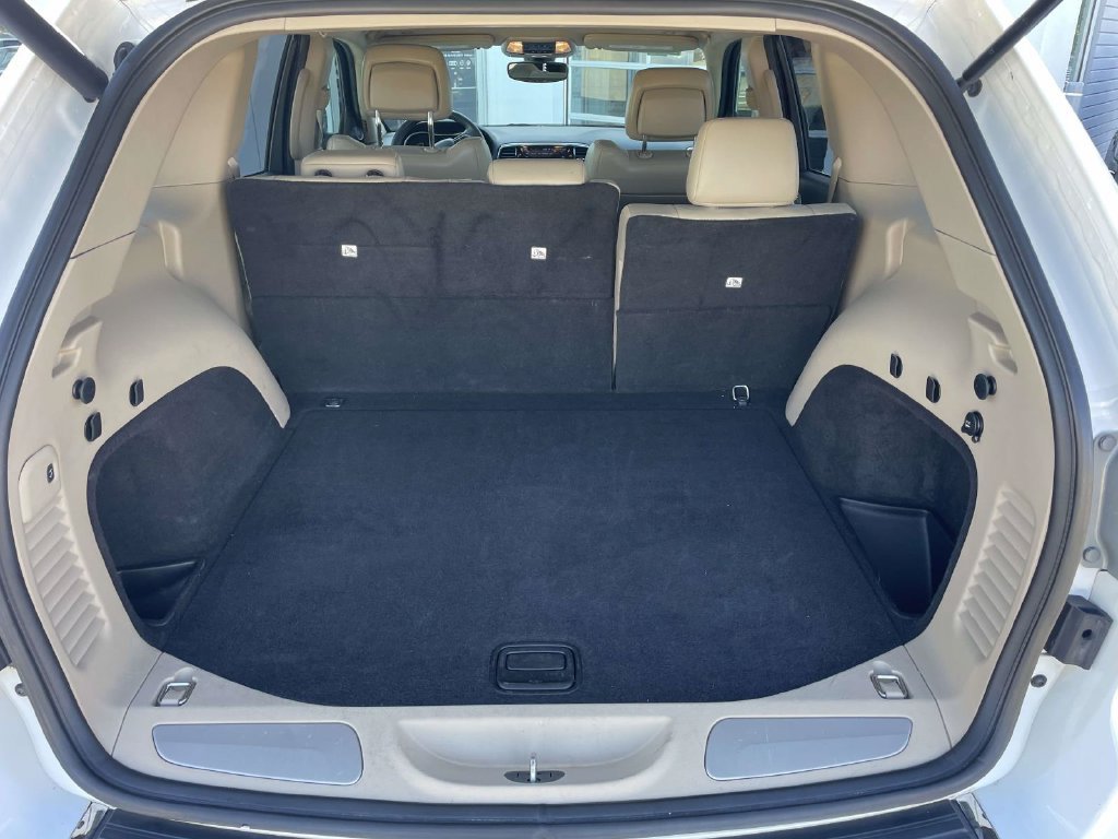 Used 2019 Jeep Grand Cherokee Limited AWD/4WD image 10