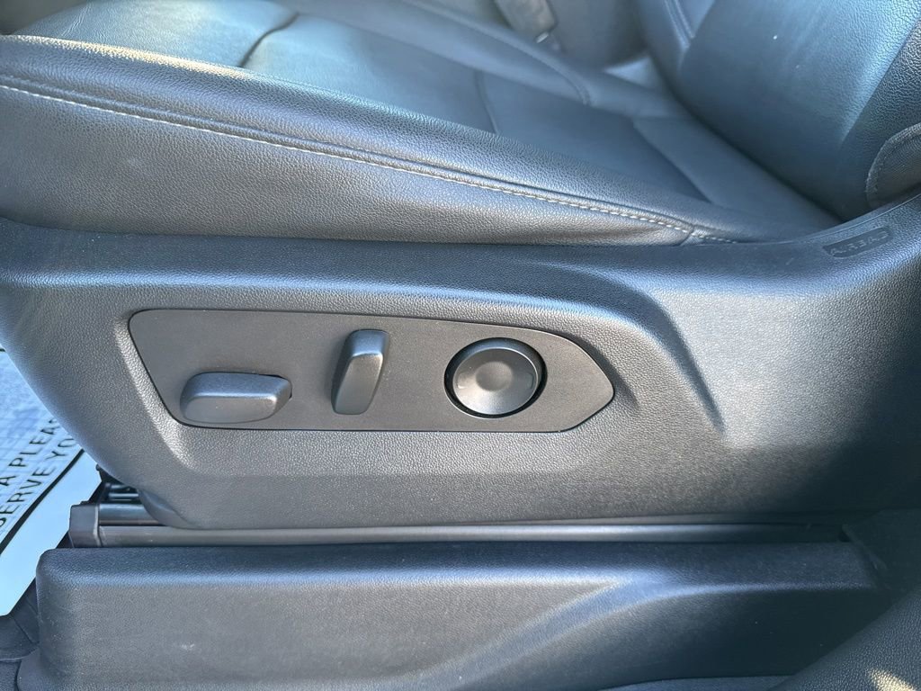 Used 2022 Chevrolet Suburban Z71 image 18