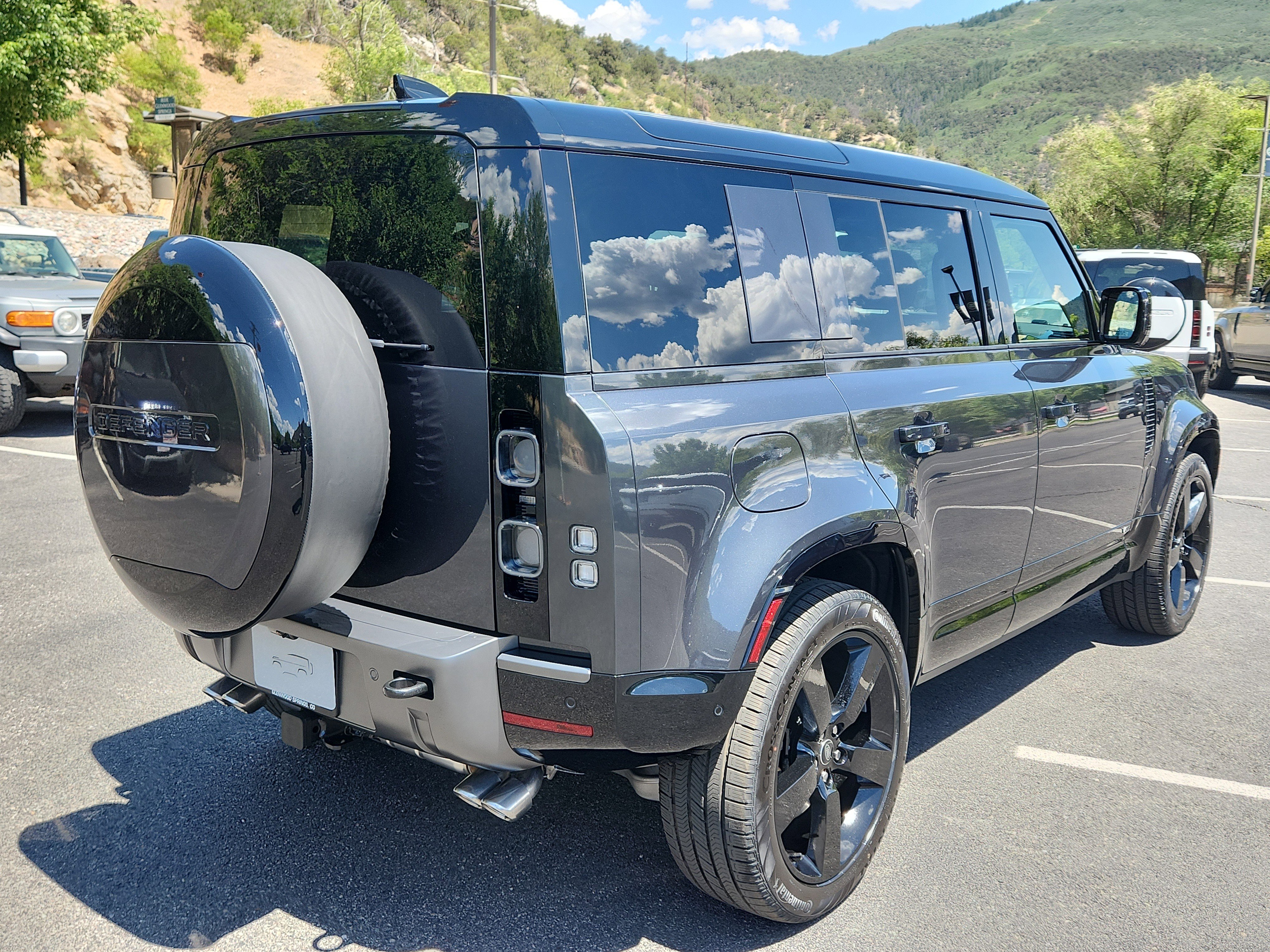 New 2025 Land Rover Defender 110 V8 image 3