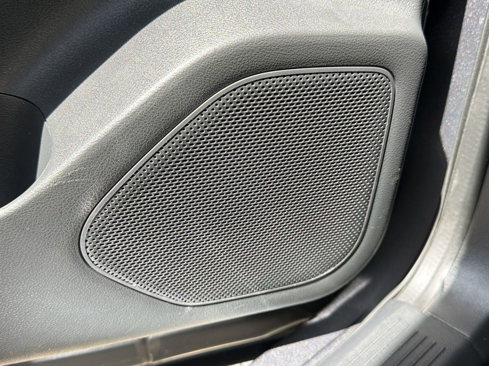 Used 2025 Nissan Rogue SV image 21