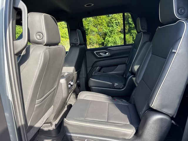Used 2024 GMC Yukon SLT w/ SLT Luxury Package AWD/4WD image 7