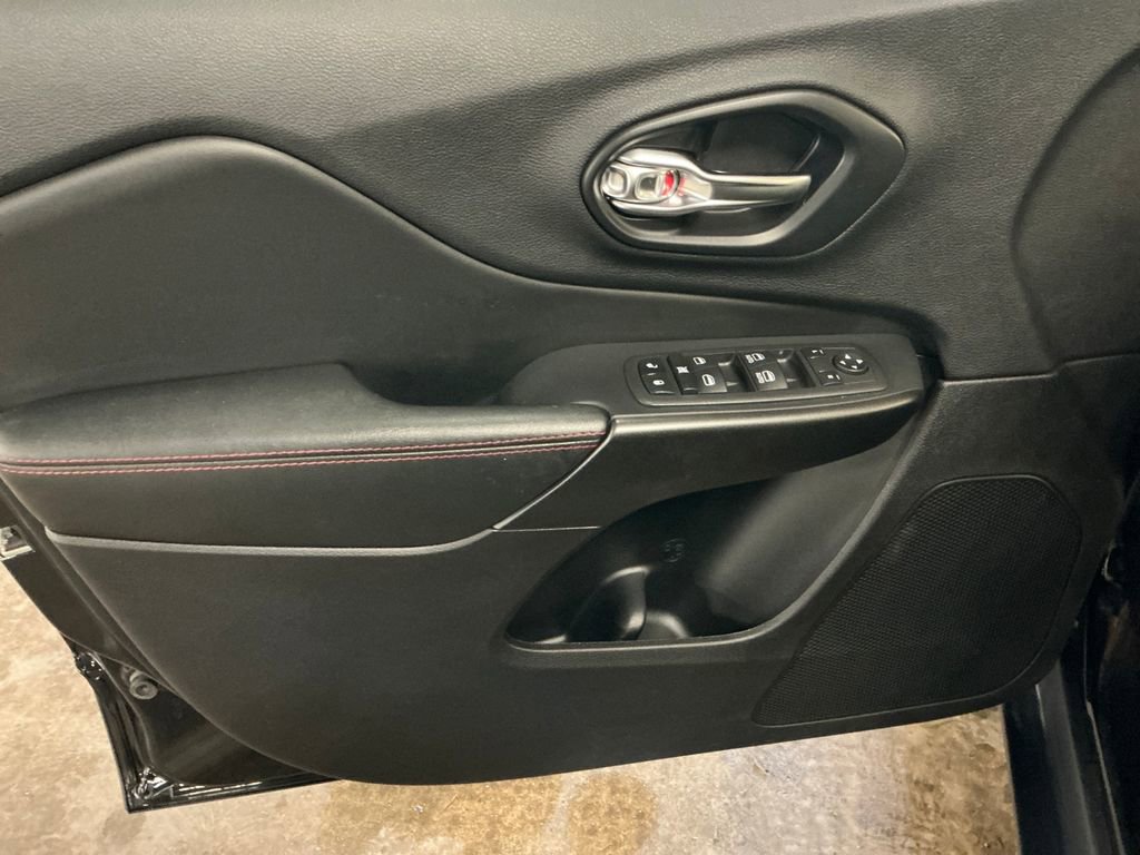 Certified 2022 Jeep Cherokee Trailhawk AWD/4WD image 15