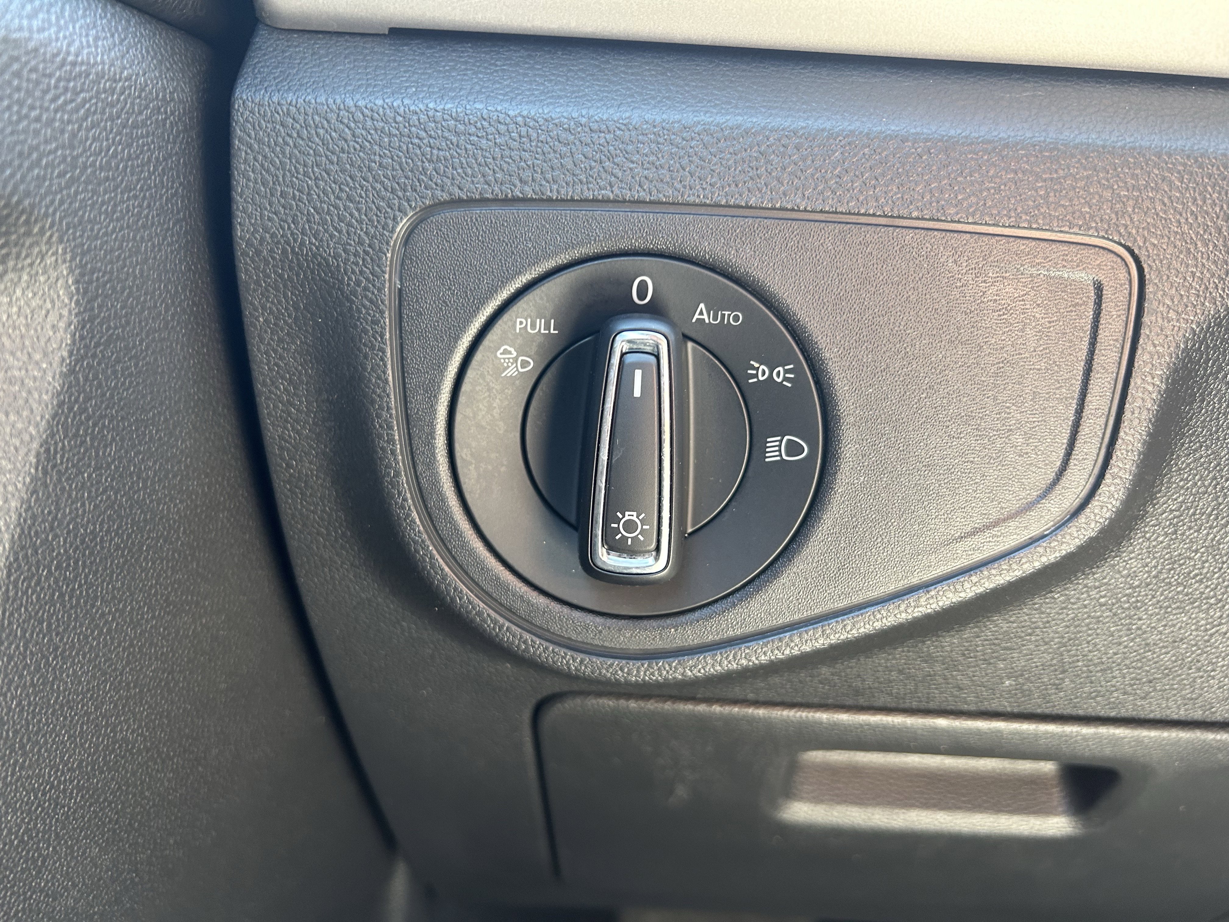 Certified 2023 Volkswagen Atlas SE w/ Panoramic Sunroof Package AWD/4WD image 19