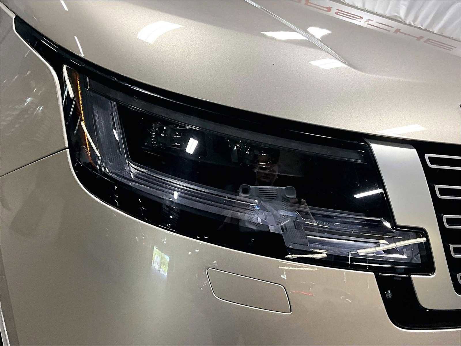 Used 2025 Land Rover Range Rover SE image 14