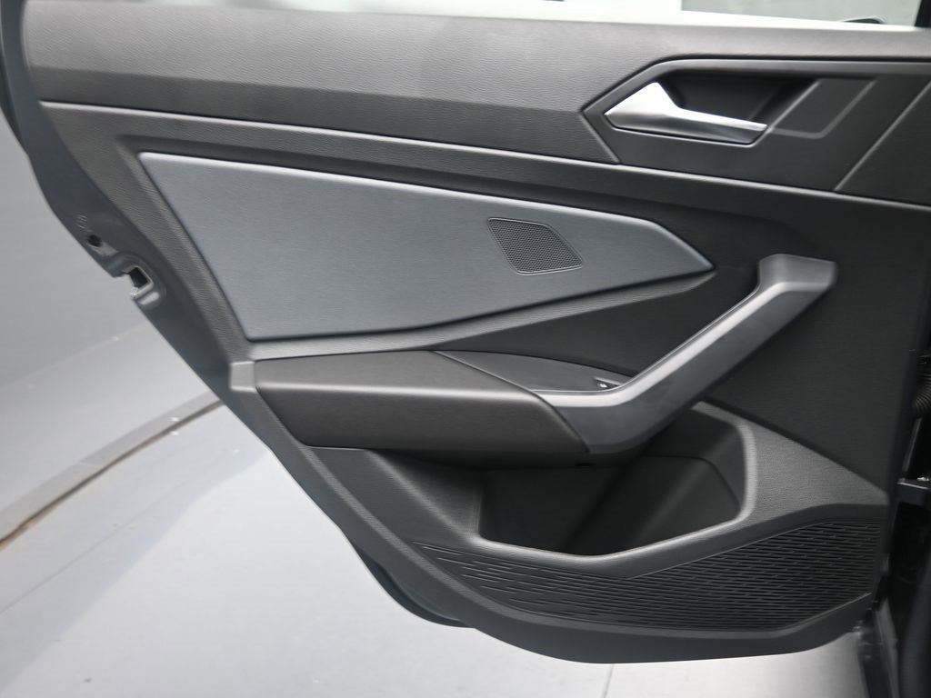 Used 2025 Volkswagen Jetta SE image 23