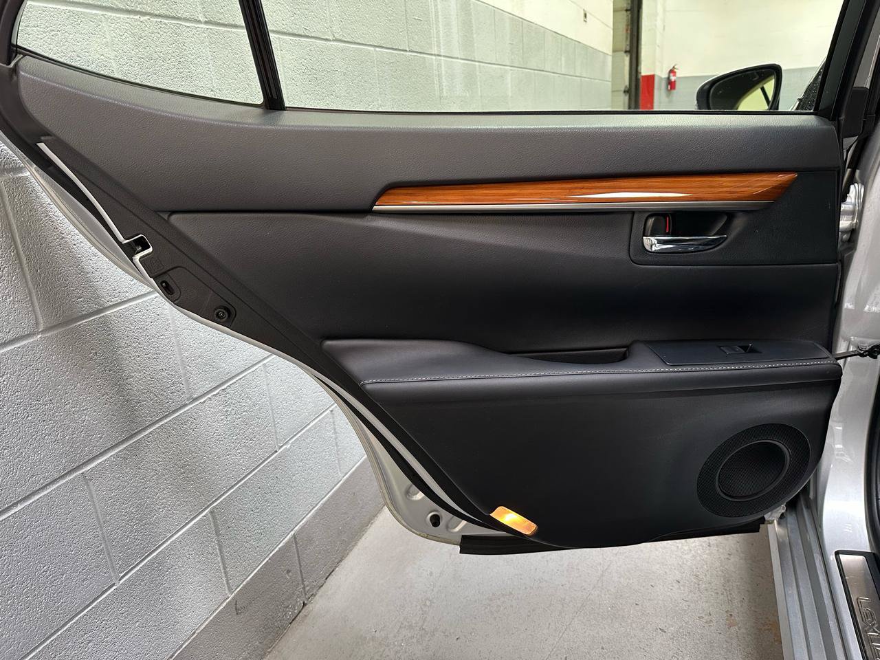 Used 2013 Lexus ES 300h w/ Luxury Pkg FWD image 13