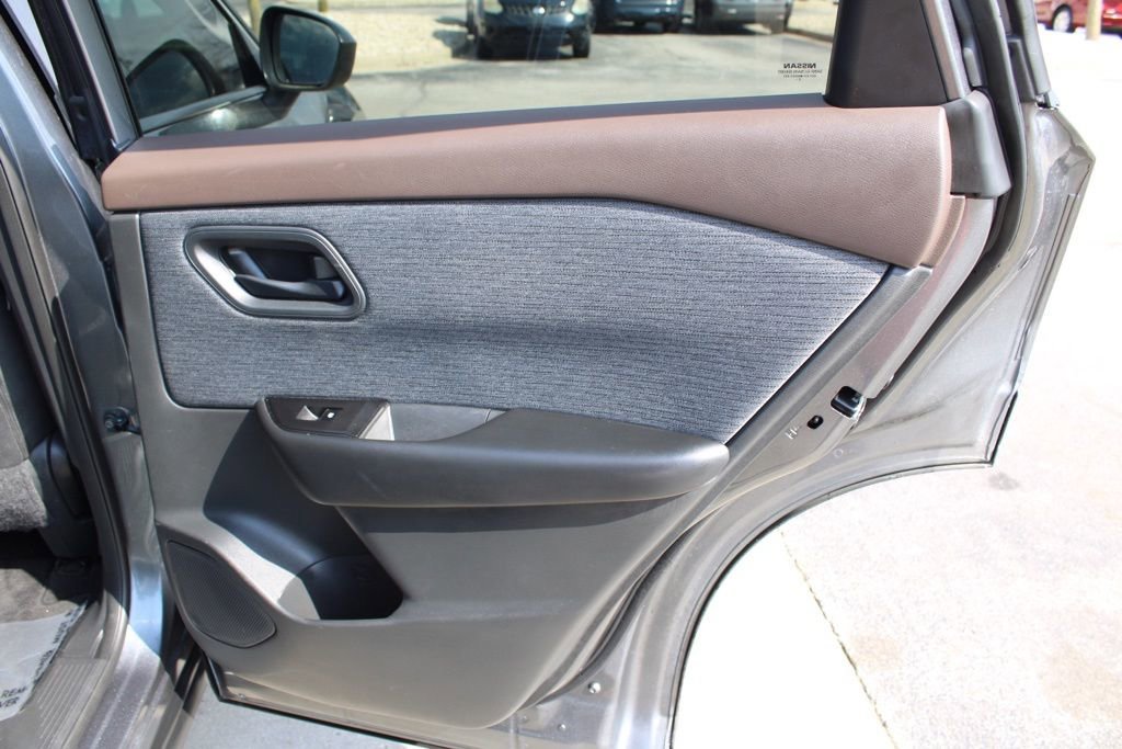 Used 2023 Nissan Rogue S image 22