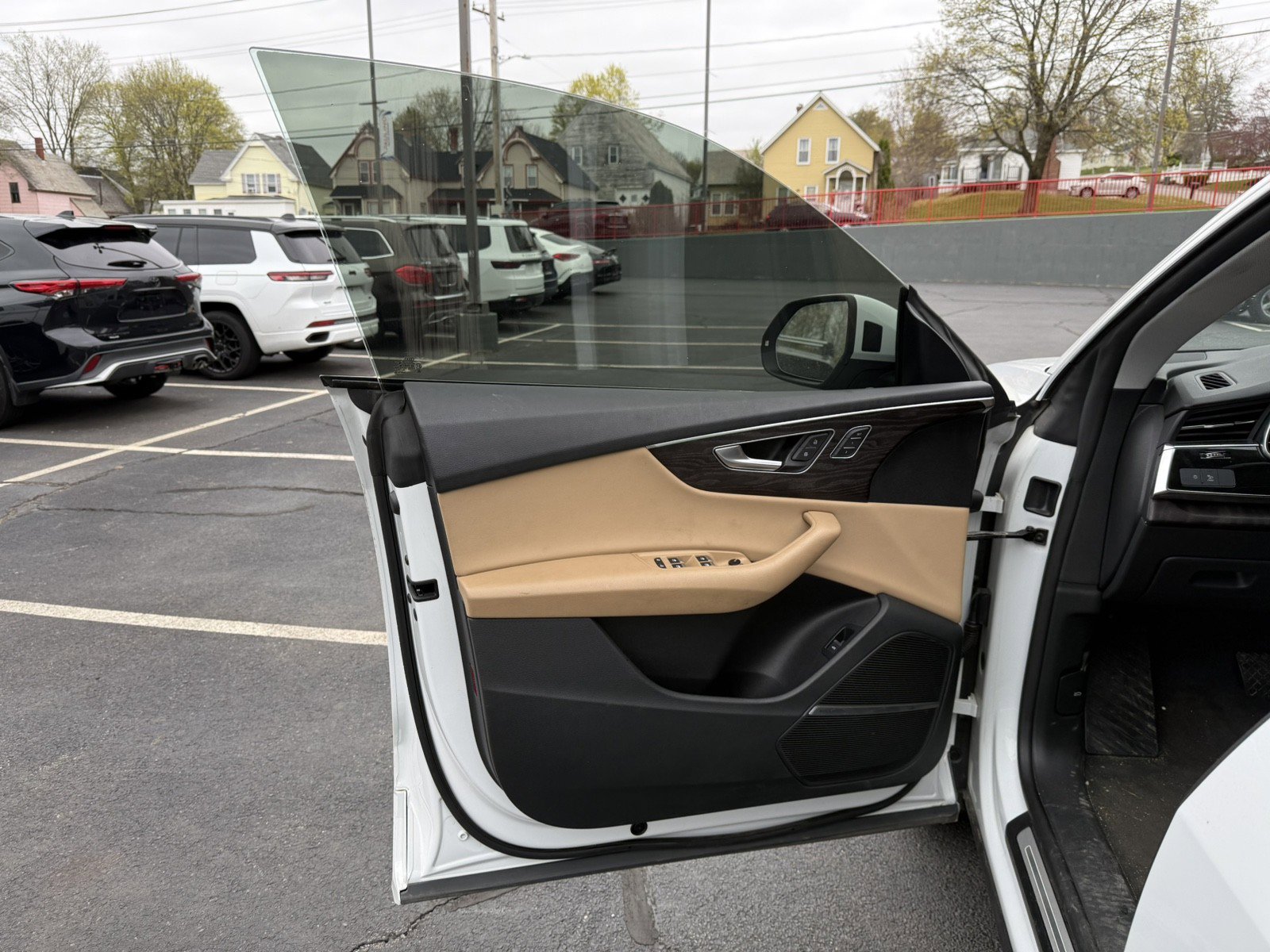 Used 2019 Audi Q8 Premium Plus w/ Premium Plus AWD/4WD image 5