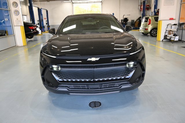 New 2026 Chevrolet Equinox EV LT image 2