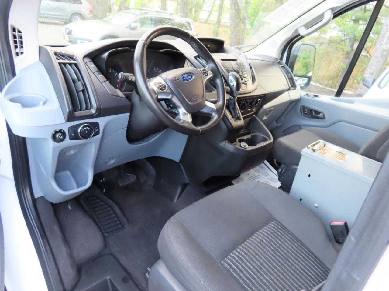 Used 2018 Ford Transit 250 130 Low Roof RWD image 5