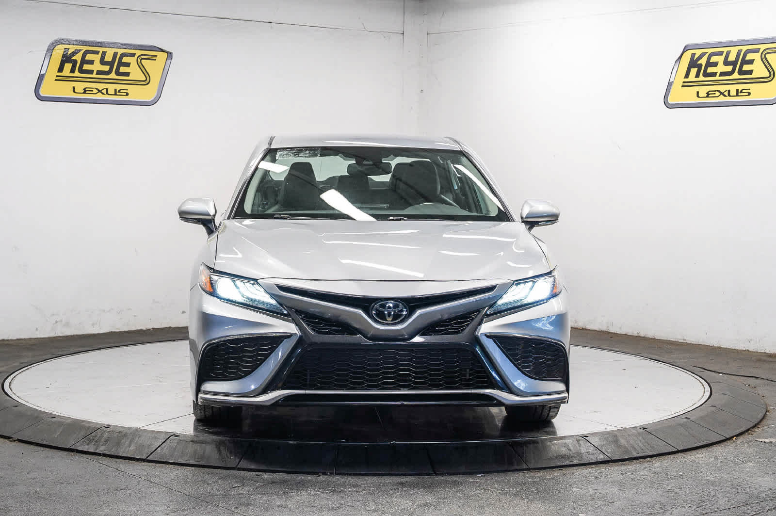 Used 2024 Toyota Camry XSE FWD image 6