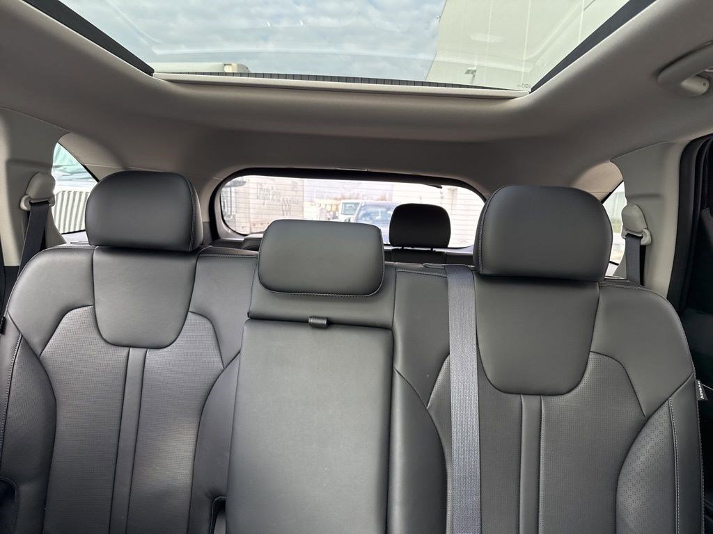 Used 2024 Kia Sorento S w/ Panoramic Sunroof Package image 10