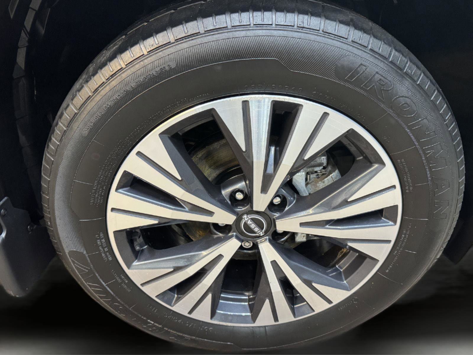 Used 2023 Nissan Rogue SV image 9