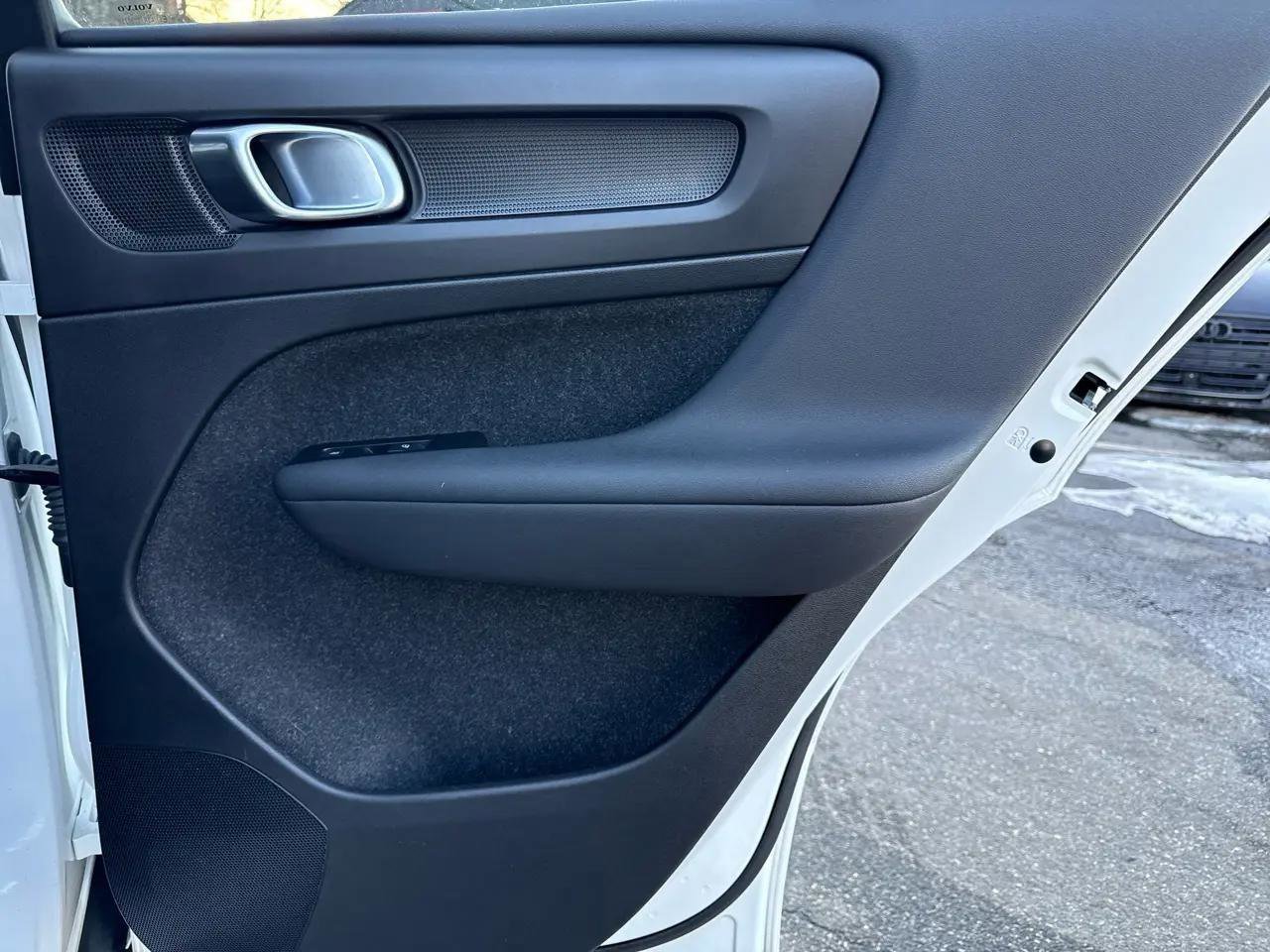 Used 2021 Volvo XC40 P8 Recharge w/ Climate Package image 28