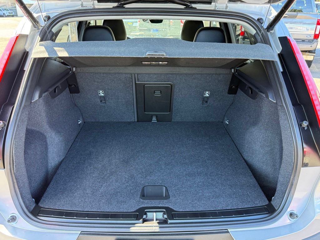 Used 2024 Volvo XC40 B5 Core AWD/4WD image 26