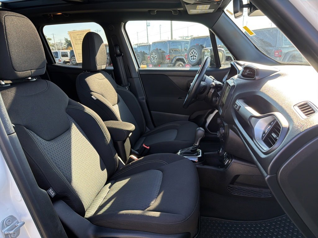 Used 2021 Jeep Renegade Latitude w/ Sun & Sound Group image 25