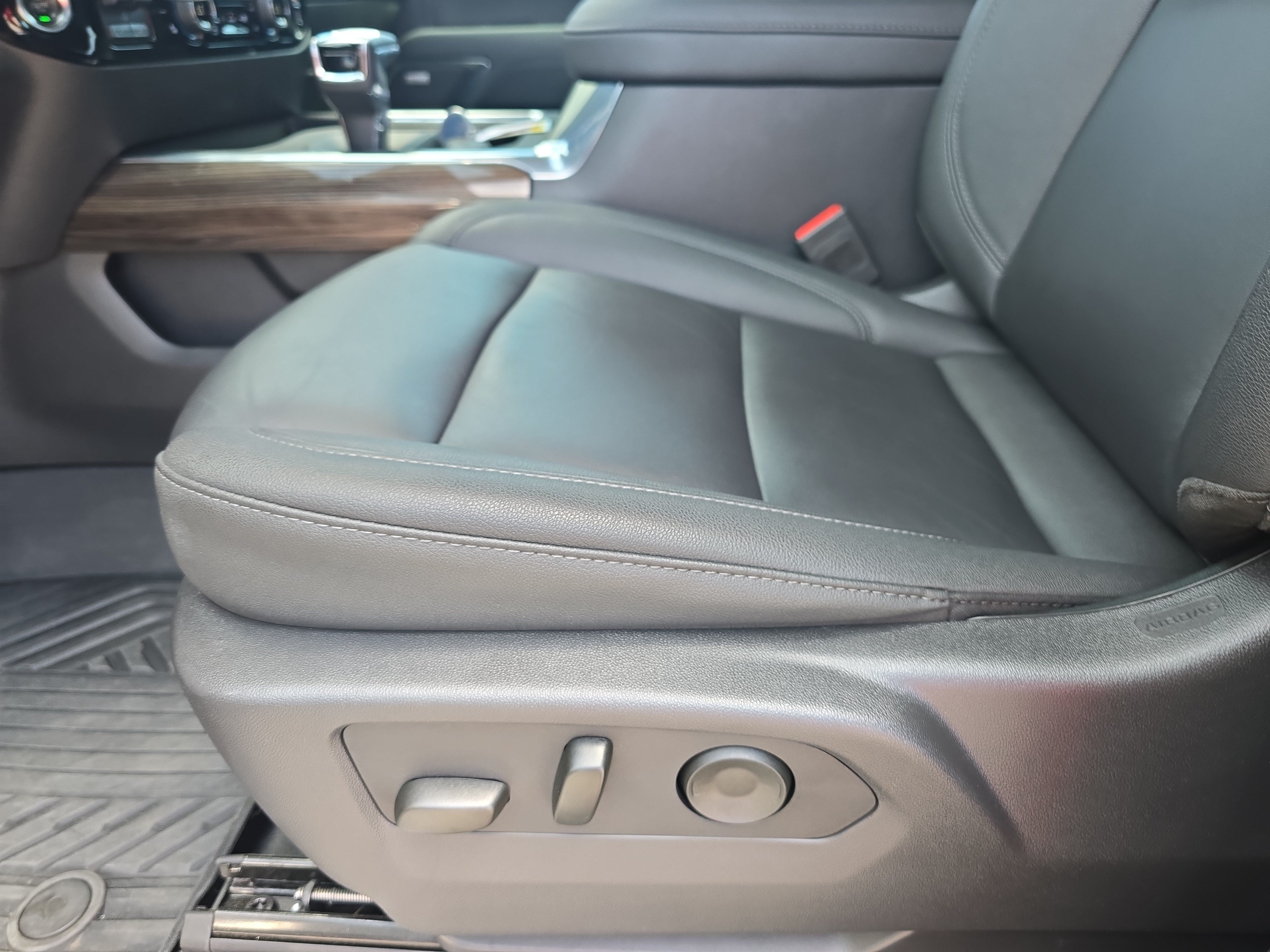 Used 2025 Chevrolet Silverado 1500 LT Trail Boss w/ Convenience Package II AWD/4WD image 30