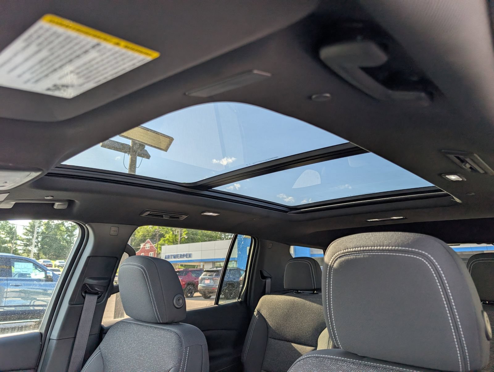 New 2026 Chevrolet Traverse LT w/ Sun and Wheel Package FWD image 28
