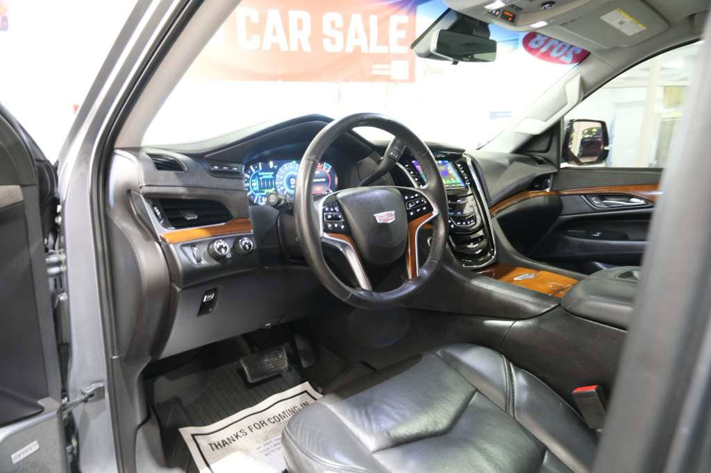 Used 2018 Cadillac Escalade Premium Luxury AWD/4WD image 16