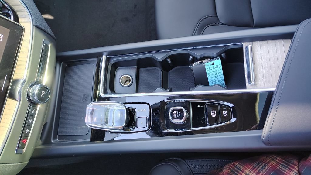 New 2026 Volvo XC60 B5 Plus w/ Protection Package Premier AWD/4WD image 21