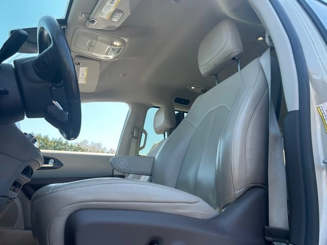 Used 2020 Chrysler Pacifica Touring-L Plus w/ Tire & Wheel Group FWD image 15