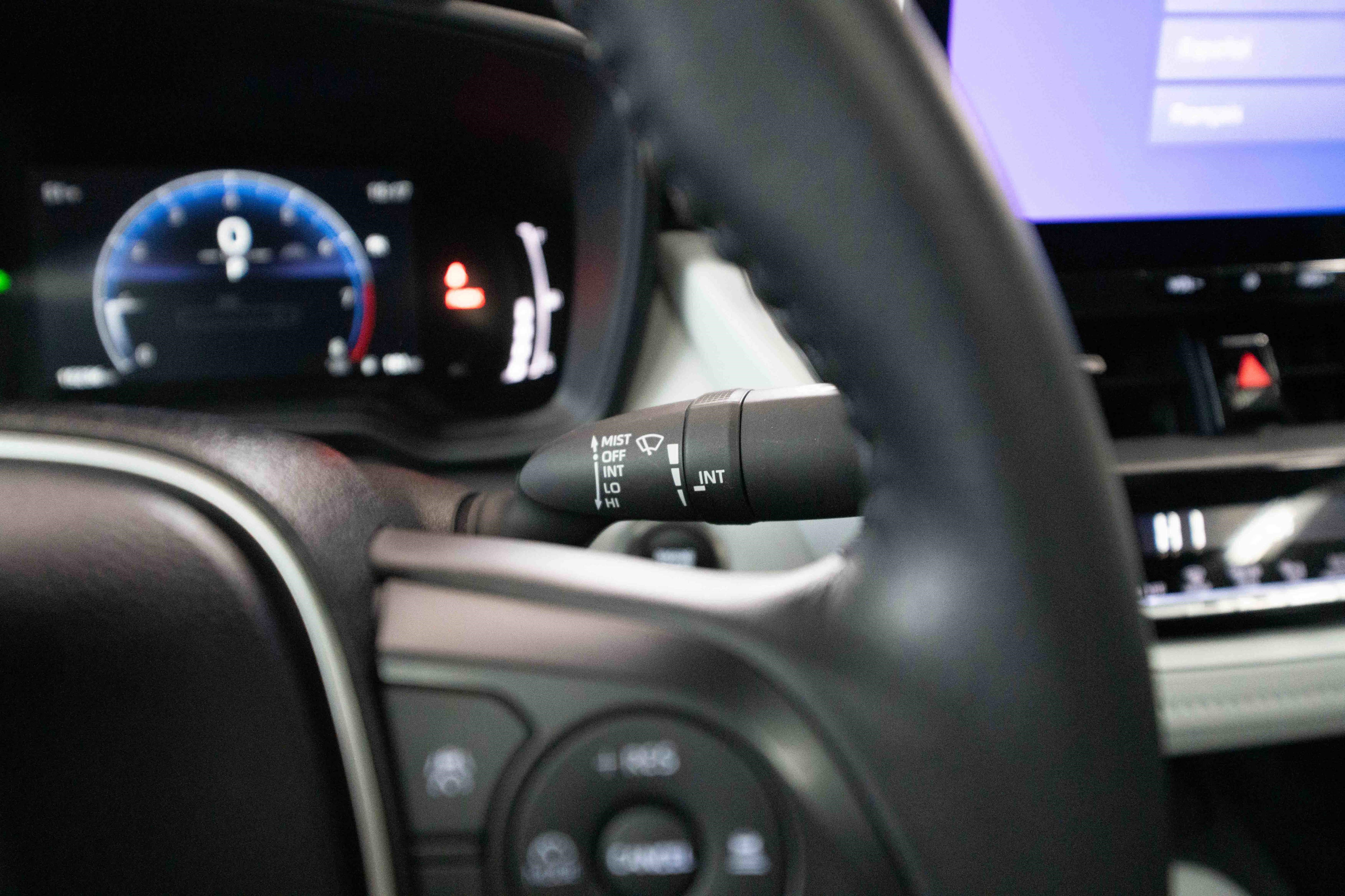 Certified 2025 Toyota Corolla SE w/ SE Premium Package image 15