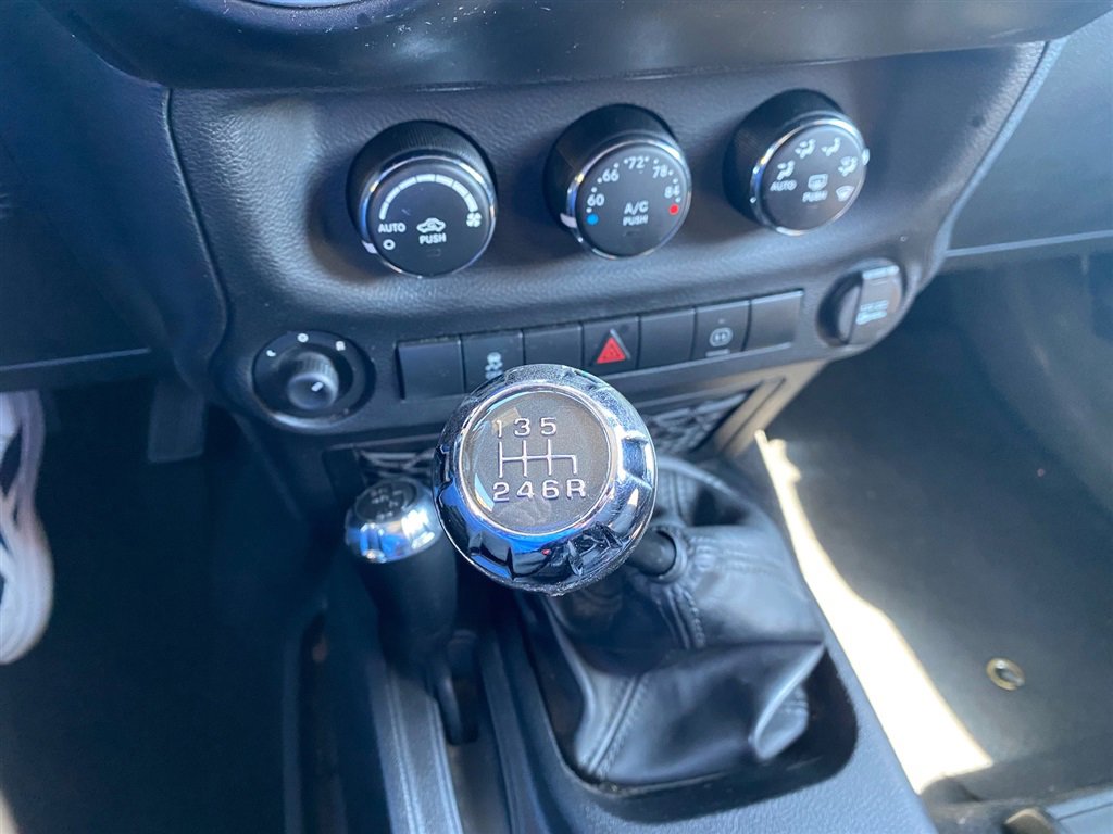 Used 2012 Jeep Wrangler Rubicon w/ PWR Convenience Group AWD/4WD image 13