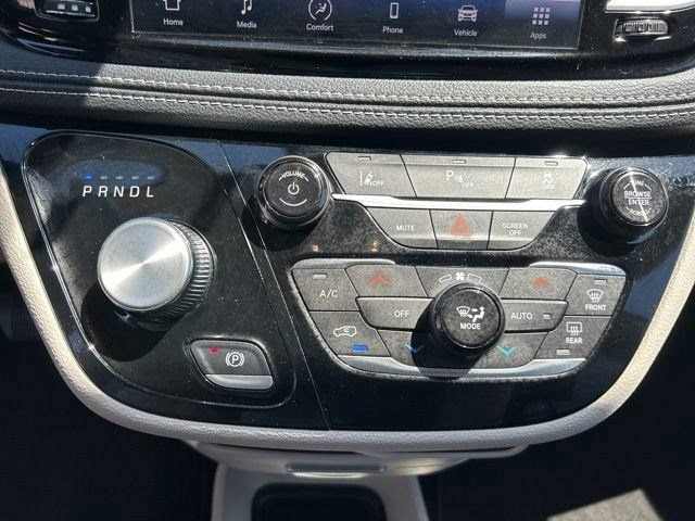Used 2023 Chrysler Pacifica Touring-L FWD image 32