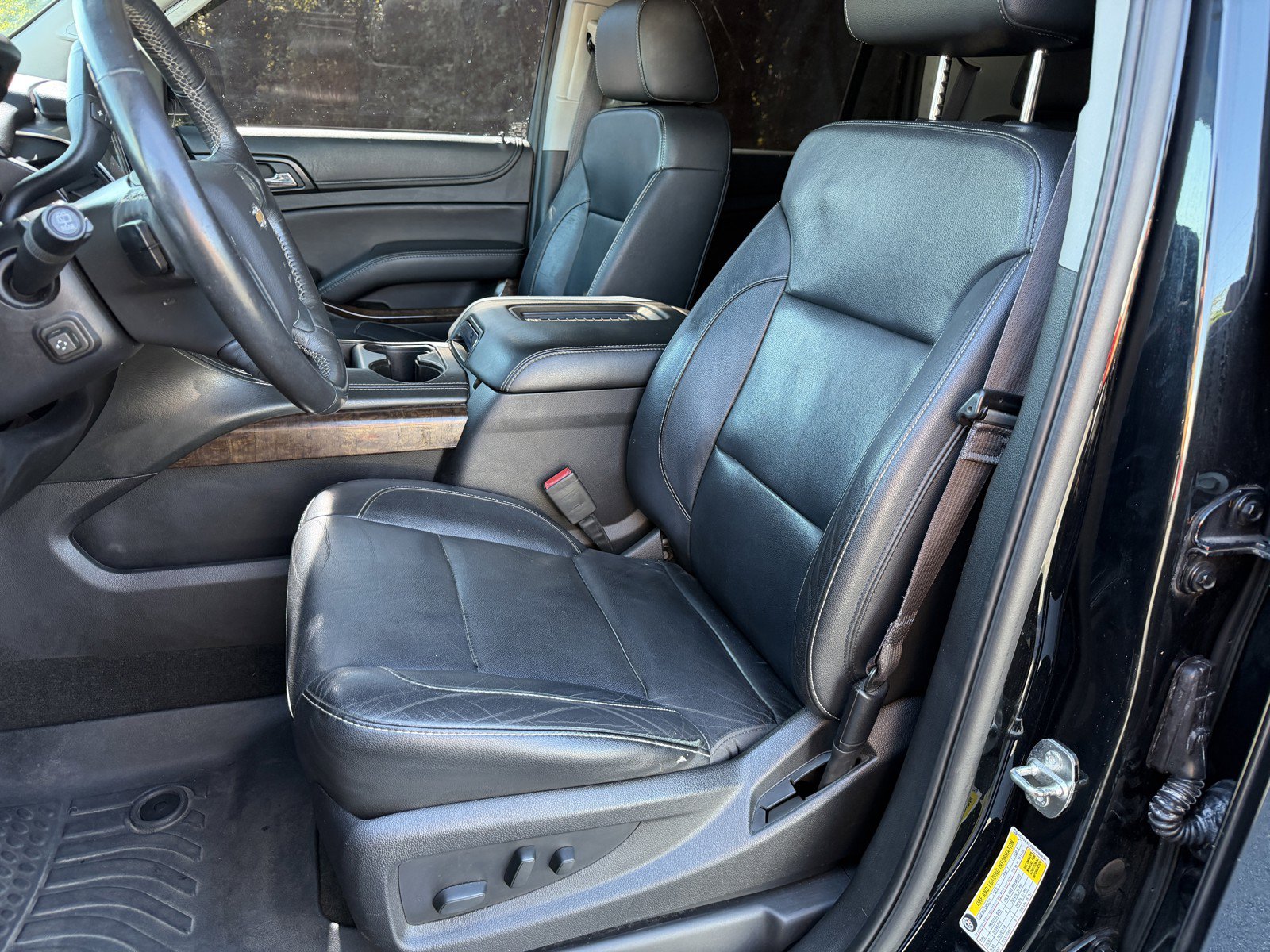 Used 2017 Chevrolet Tahoe LT w/ Luxury Package AWD/4WD image 16