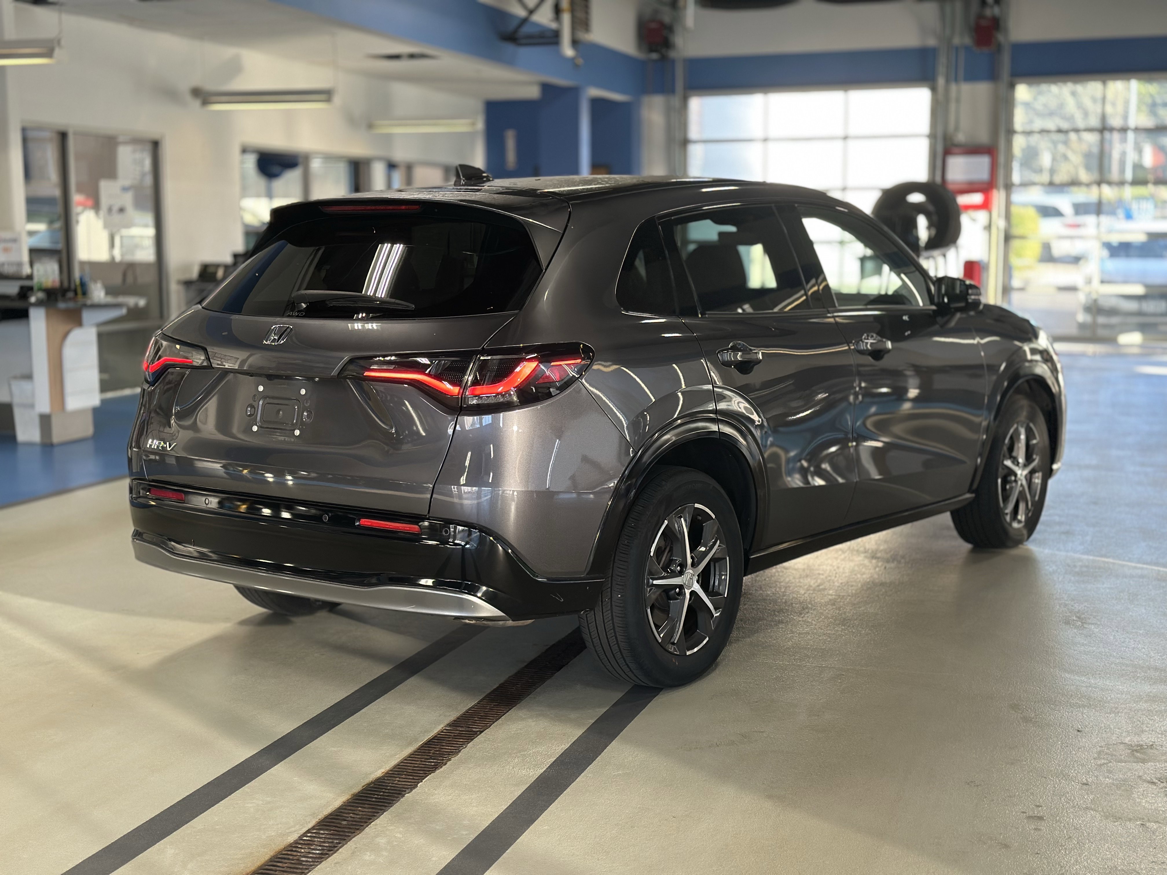 Used 2024 Honda HR-V EX-L image 5