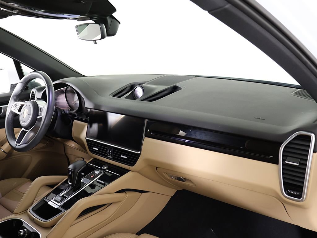 Used 2023 Porsche Cayenne AWD/4WD image 32