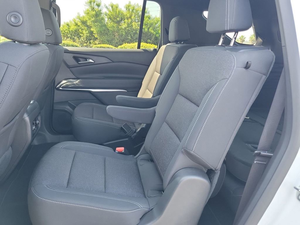 Used 2026 Chevrolet Traverse LT FWD image 23