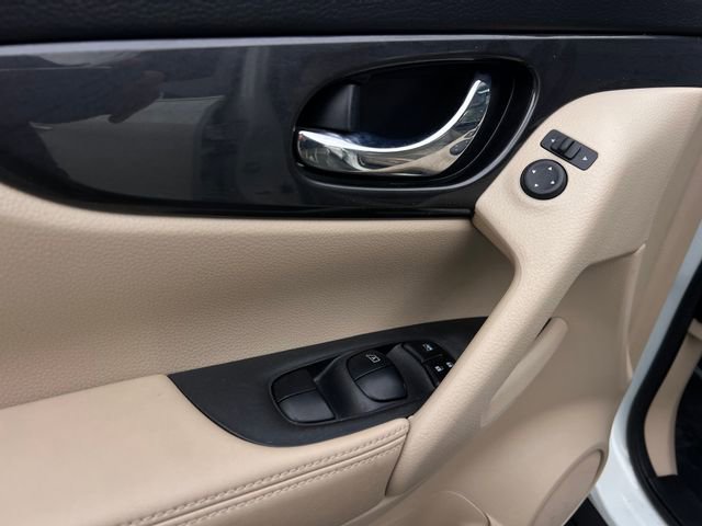 Used 2020 Nissan Rogue SV FWD image 11