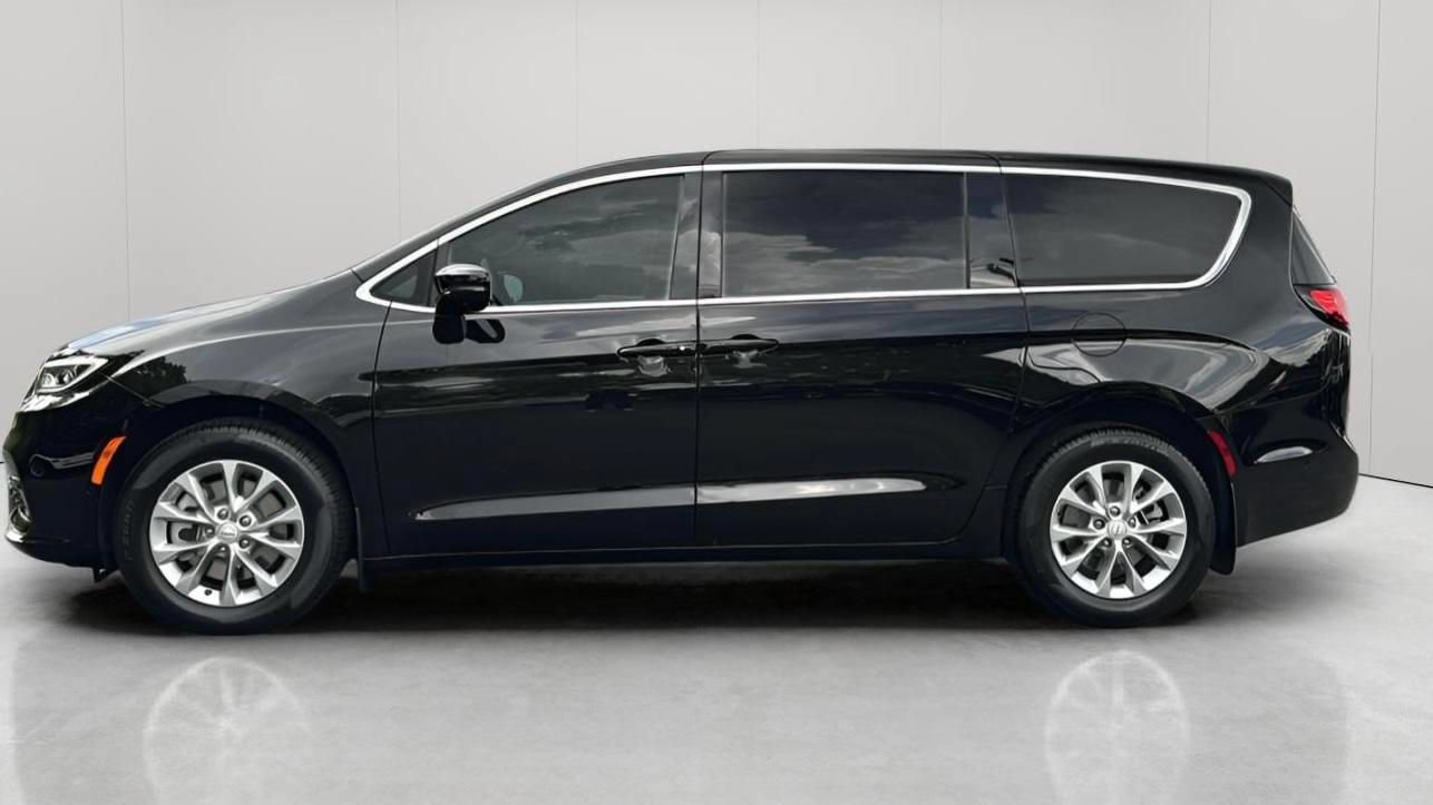 New 2025 Chrysler Pacifica Select w/ Uconnect Theater Family Group AWD/4WD image 11