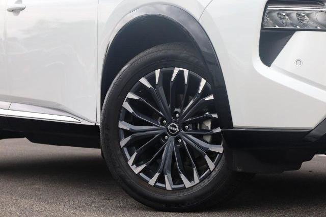 Certified 2025 Nissan Rogue Platinum w/ Platinum Premium Package image 3