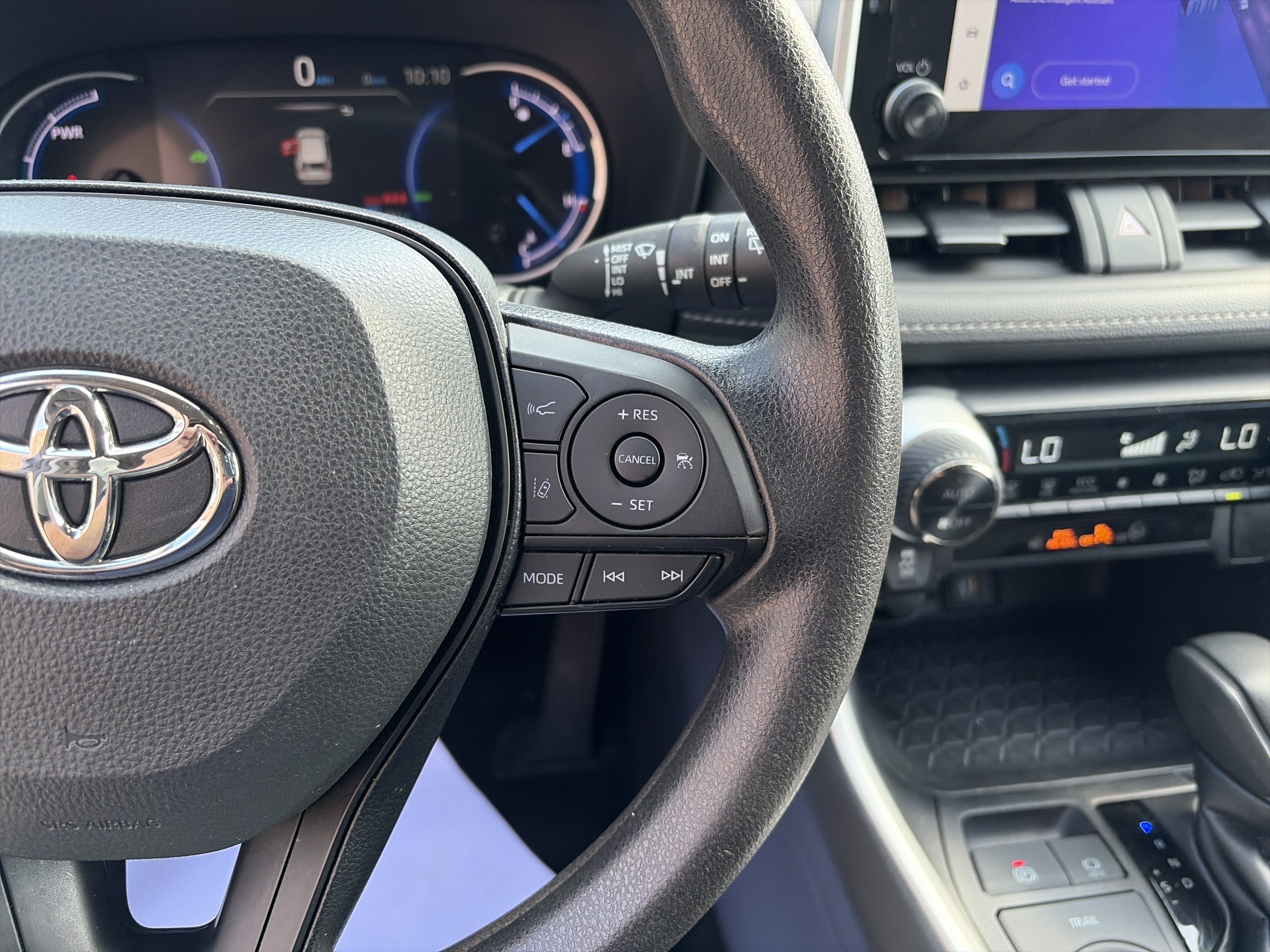 Used 2025 Toyota RAV4 XLE AWD/4WD image 19