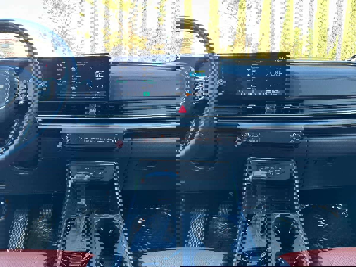 Used 2025 Kia Carnival SX Prestige image 15