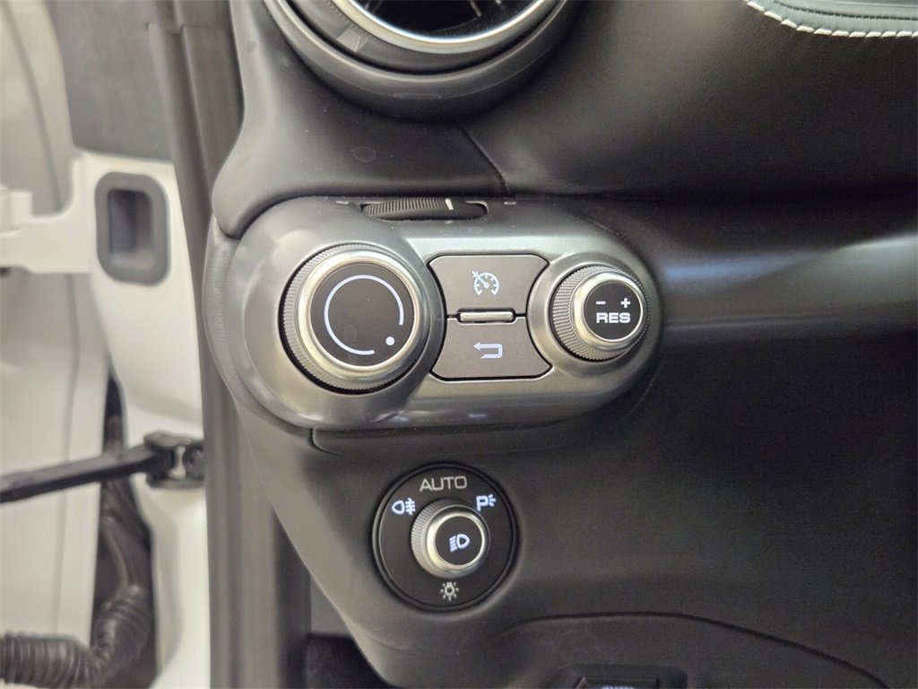 Used 2022 Ferrari 812 GTS image 32