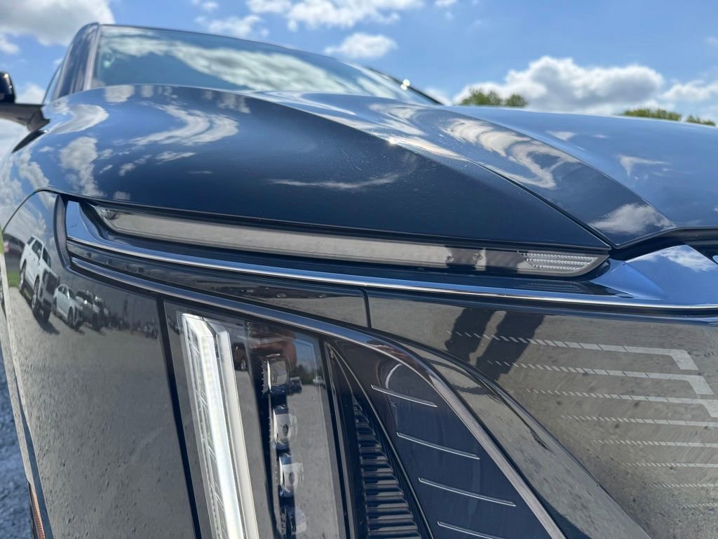 Certified 2024 Cadillac Lyriq Sport AWD/4WD image 9