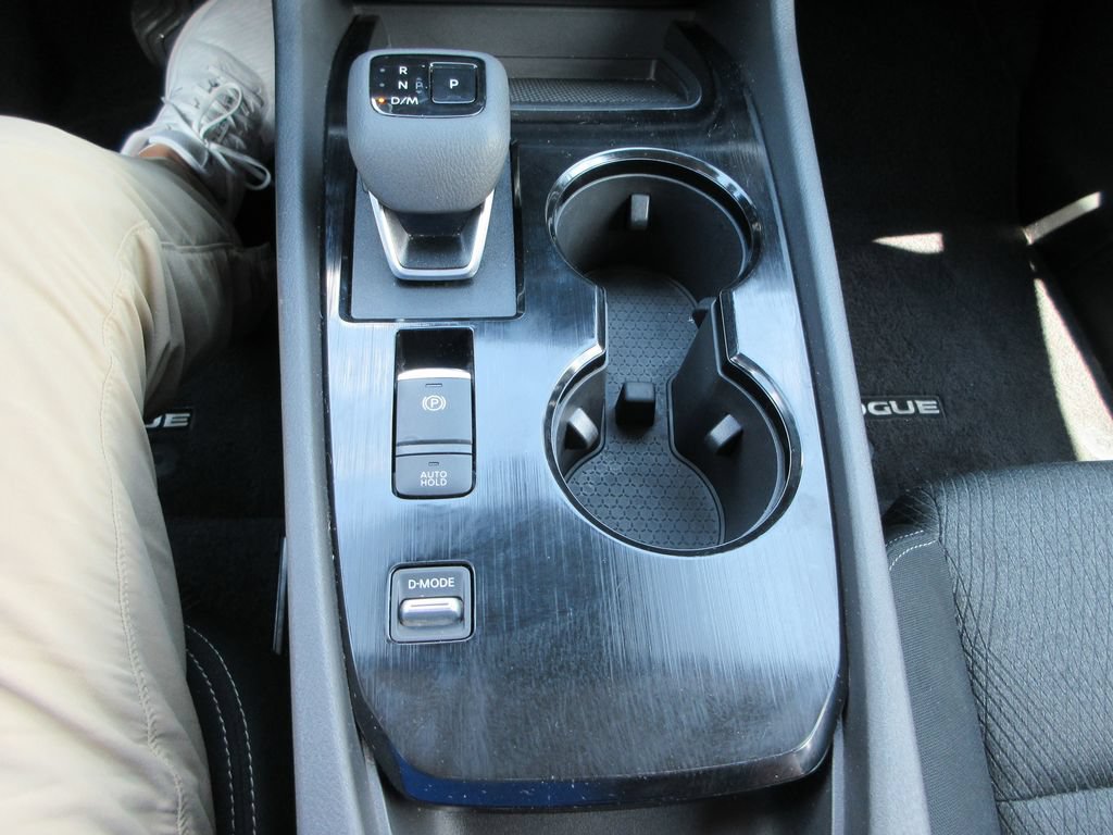 Used 2025 Nissan Rogue SV FWD image 26