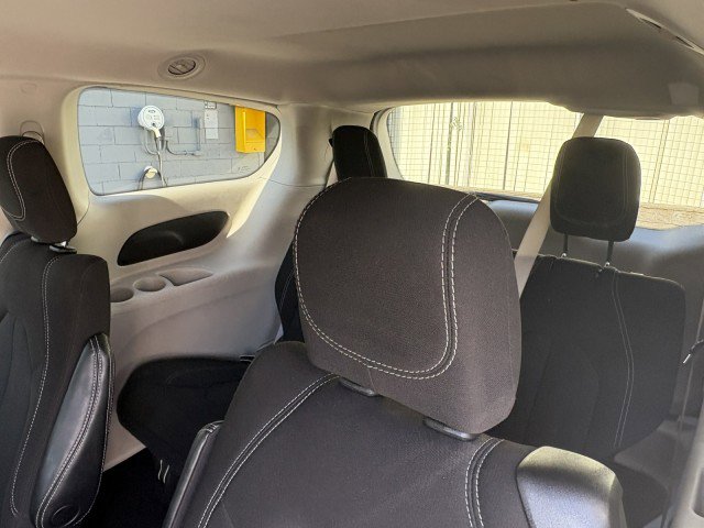 Used 2023 Chrysler Voyager LX image 9