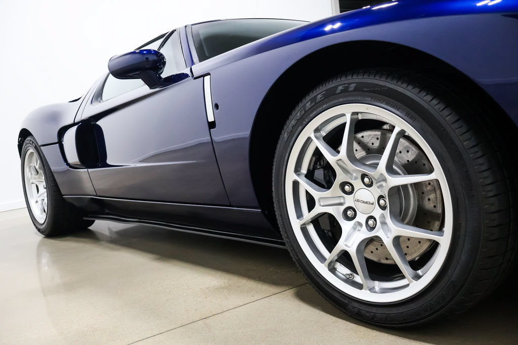 Used 2005 Ford GT RWD image 78