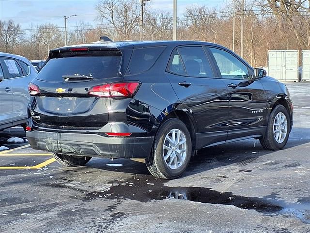 Used 2024 Chevrolet Equinox LS w/ LS Convenience Package image 2